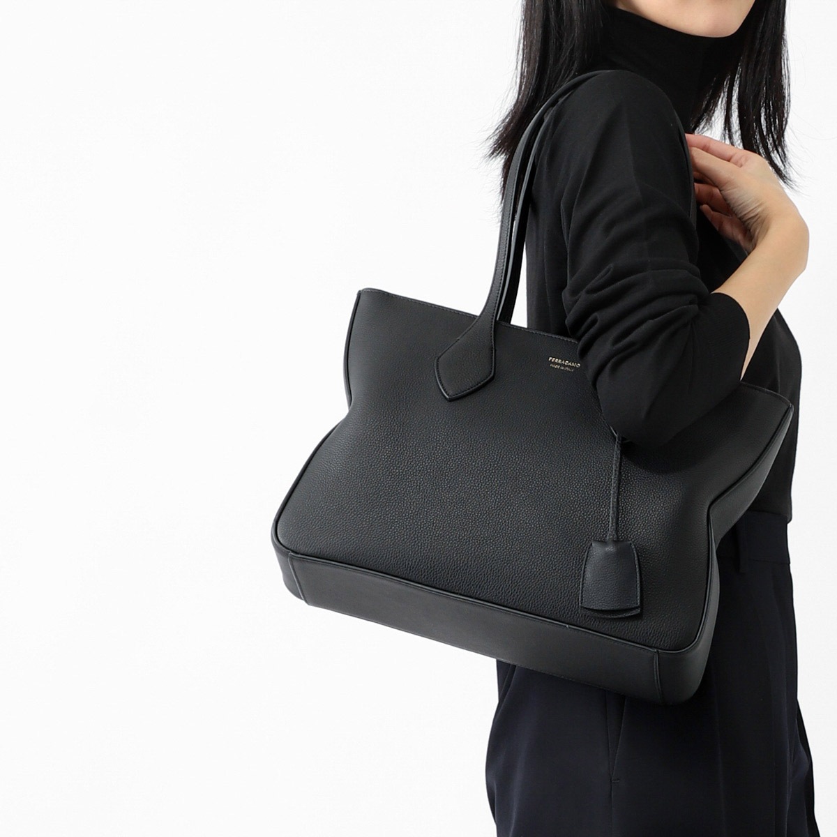 【国内発送】 FERRAGAMO レディース トートバッグ サルバトーレフェラガモ Salvatore Ferragamo 214988 トート