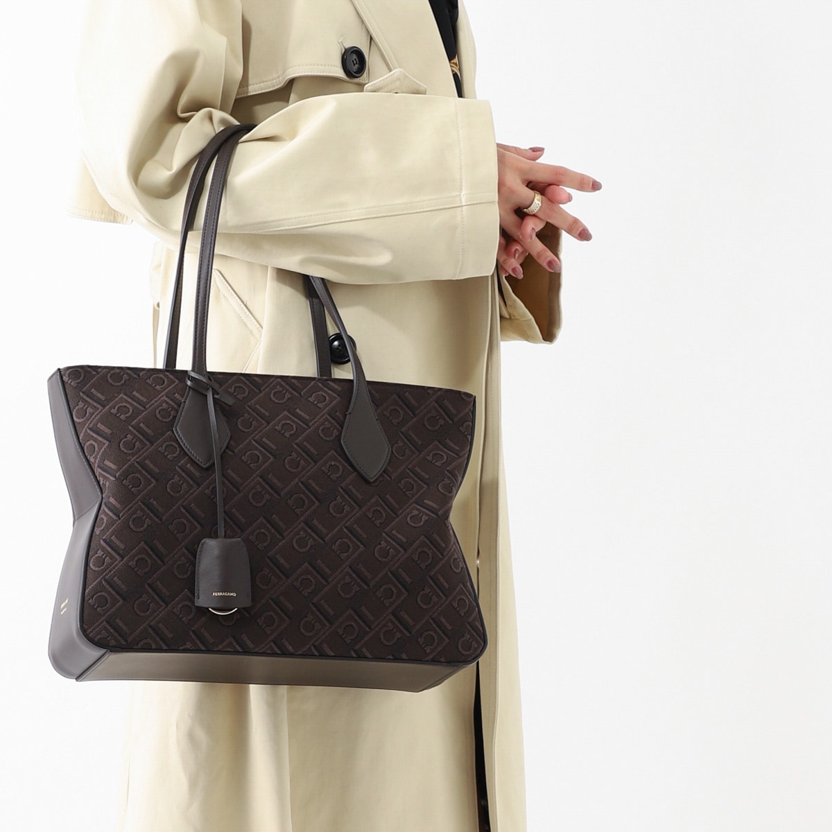 FERRAGAMO フェラガモ トートバッグ レディース