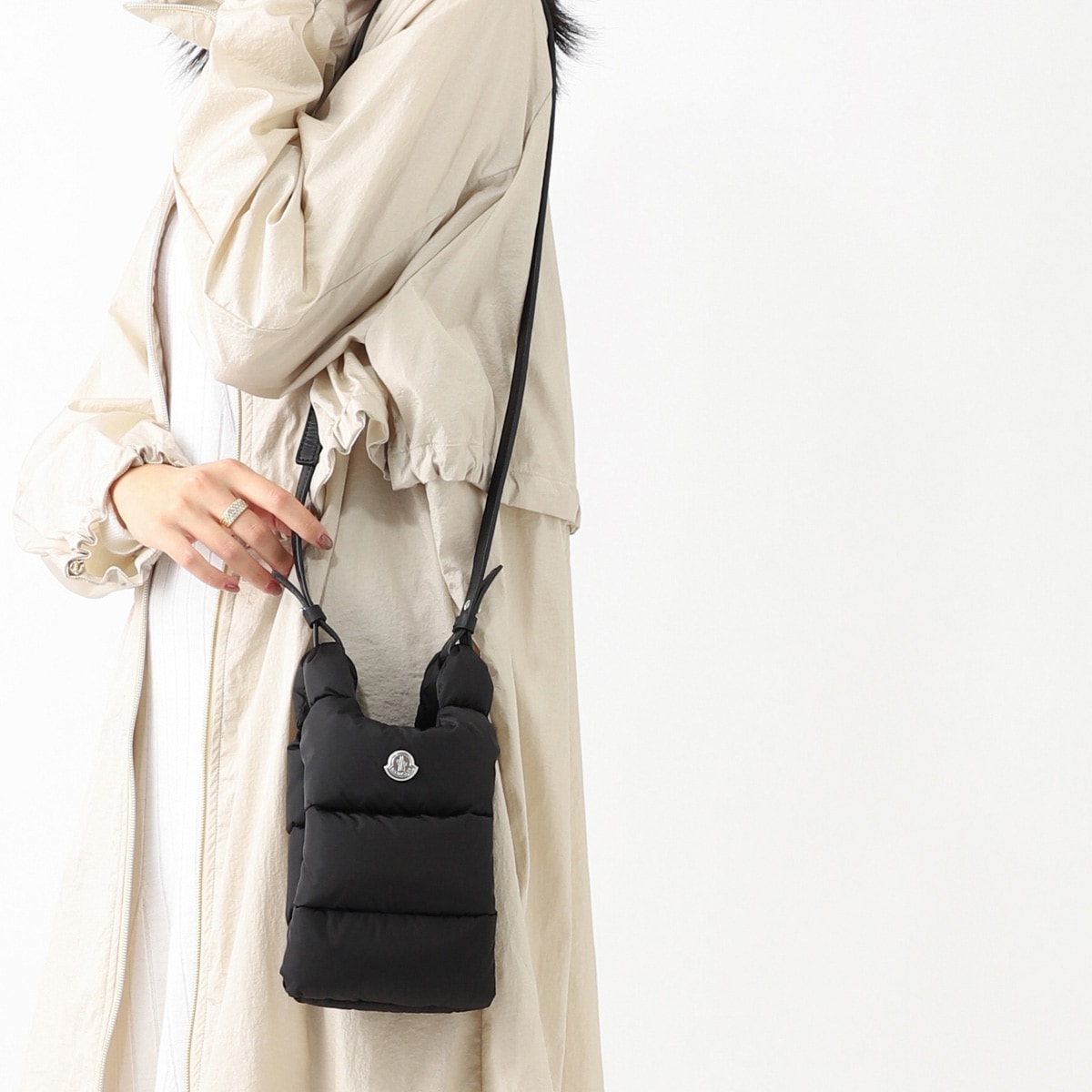 MONCLER（モンクレール）ホーボーバッグ ハンドバッグ ハンドバッグ MONCLER (モンクレール) ナイロンラケ キルティング