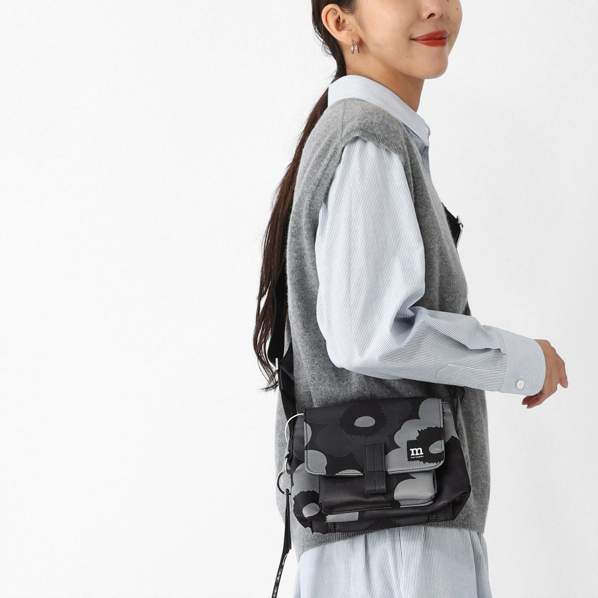 marimekkoネイビー UnikkoMiniMessenger Marimekko Unikko Navy Blue / Black Mini Messenger Shoulder