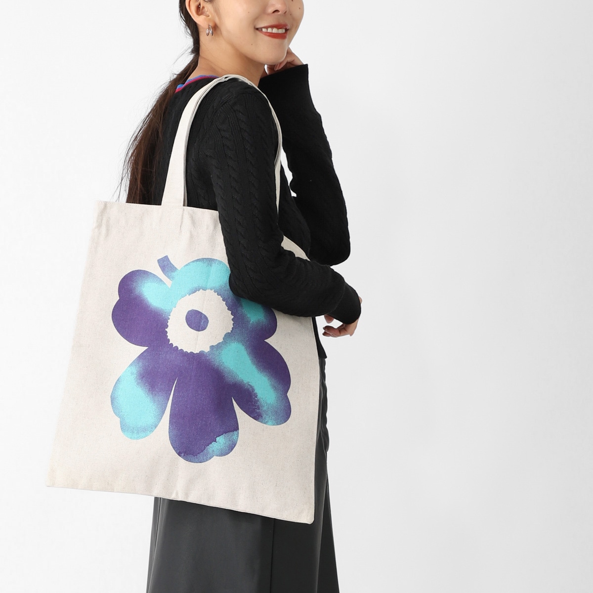marimekko 廃盤カラー／希少unikko トートバッグ・2回使用　美品 marimekko 廃盤カラー／希少unikko トートバッグ・2回使用 美品