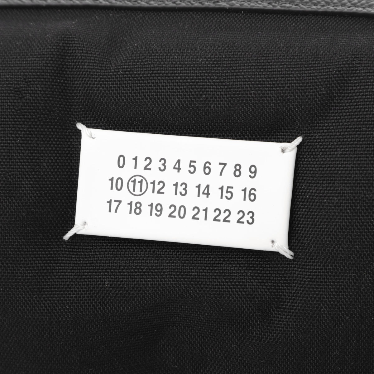 i*n様 MAISON MARGIELA ホワイト チェック柄 ボディバッグ Maison Margiela メゾンマルジェラ クロスボディバッグ