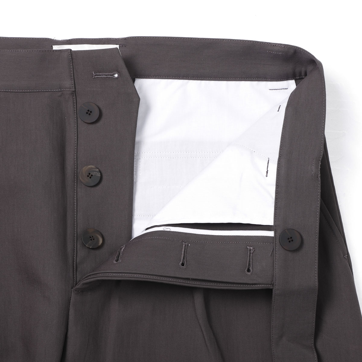 STUDIO NICHOLSON スタジオニコルソン プリーツテーパードパンツ STUDIO NICHOLSON 22SS DEEP PLEAT VOLUME PANTS style.2022.3.9