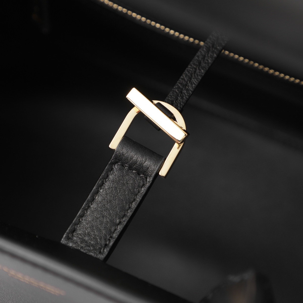 FERRAGAMO フェラガモ ハンドバッグ 2WAY/ショルダーバッグ/HUG SMALL レディース