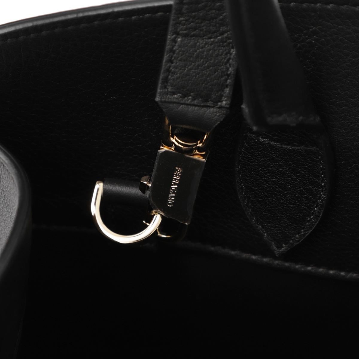 FERRAGAMO フェラガモ ハンドバッグ 2WAY/ショルダーバッグ/HUG SMALL レディース