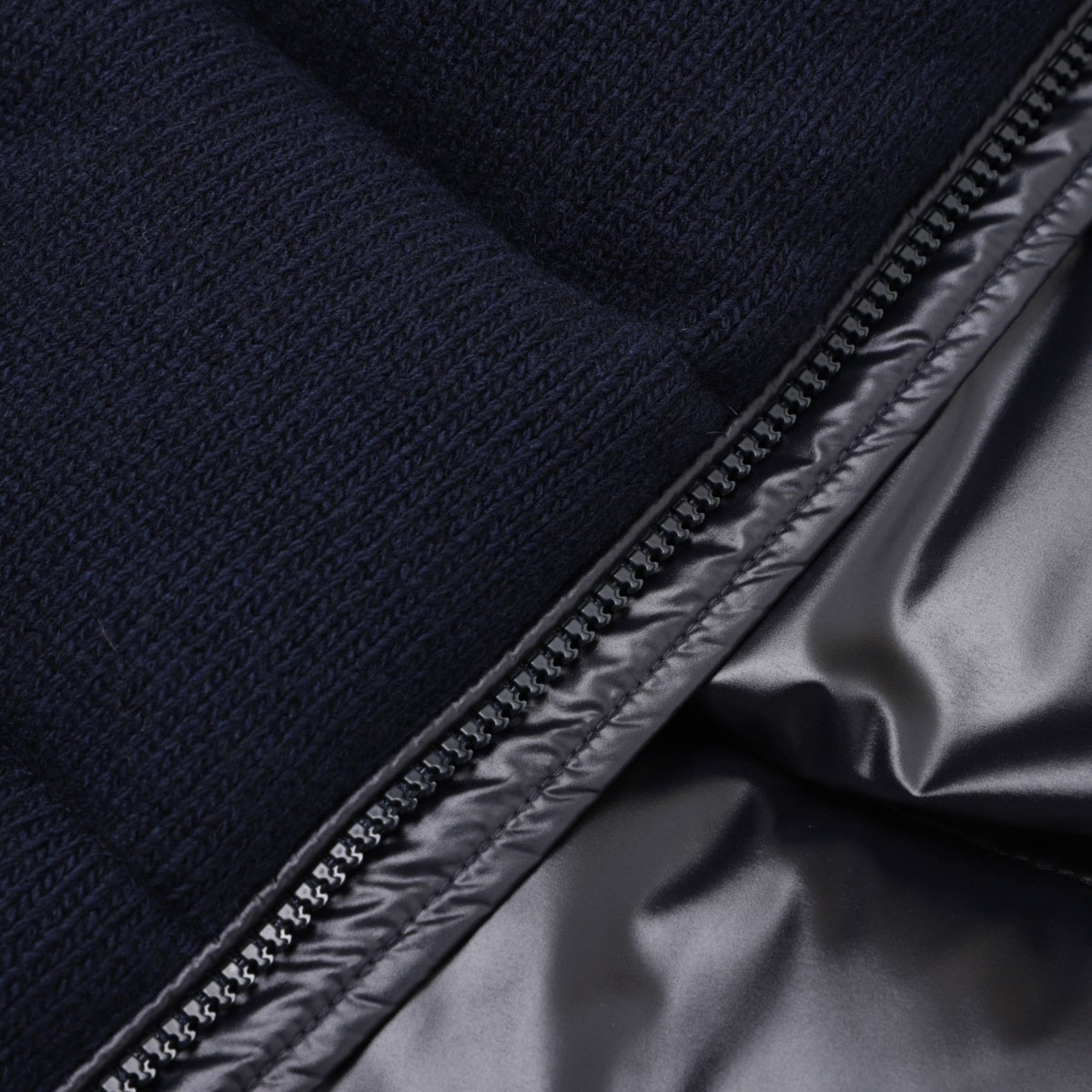 MONCLER ダウンベスト hariki-m1241-a 000000056608_1_lT0WKnM.jpg