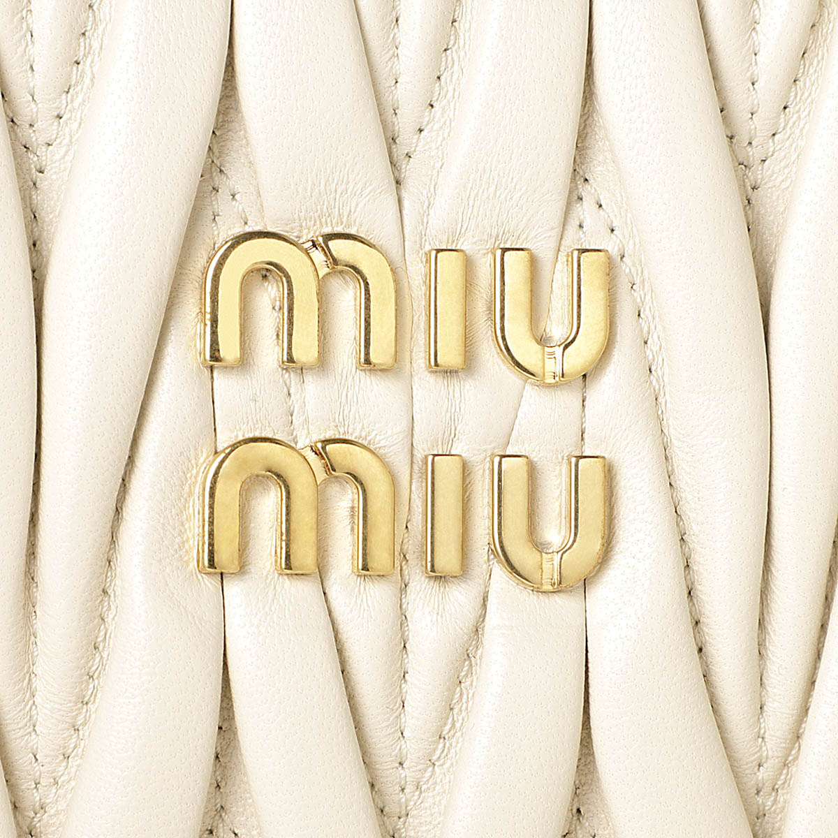 人気 MIUMIU マトラッセ 2way ショルダーバッグ トートバッグ ロゴ miu miu ミュウミュウ トートバッグ 2WAY/ショルダーバッグ