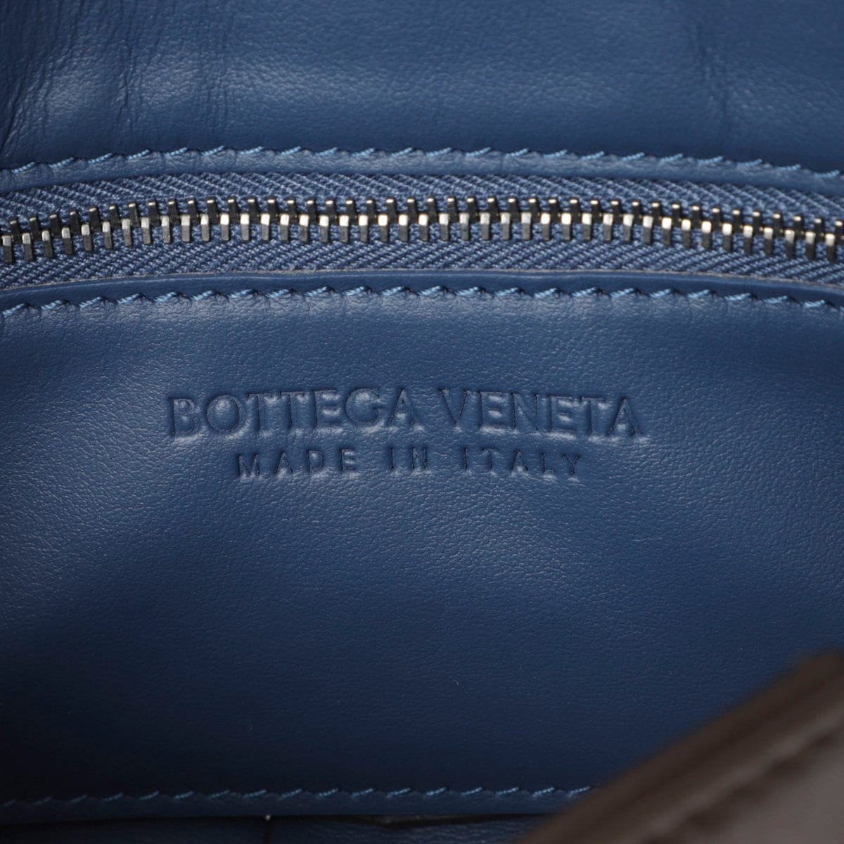 【極美品】 BOTTEGA VENETA ボディバッグ ネイビー BOTTEGA VENETA ボッテガヴェネタ クロスボディバッグ/ショルダー