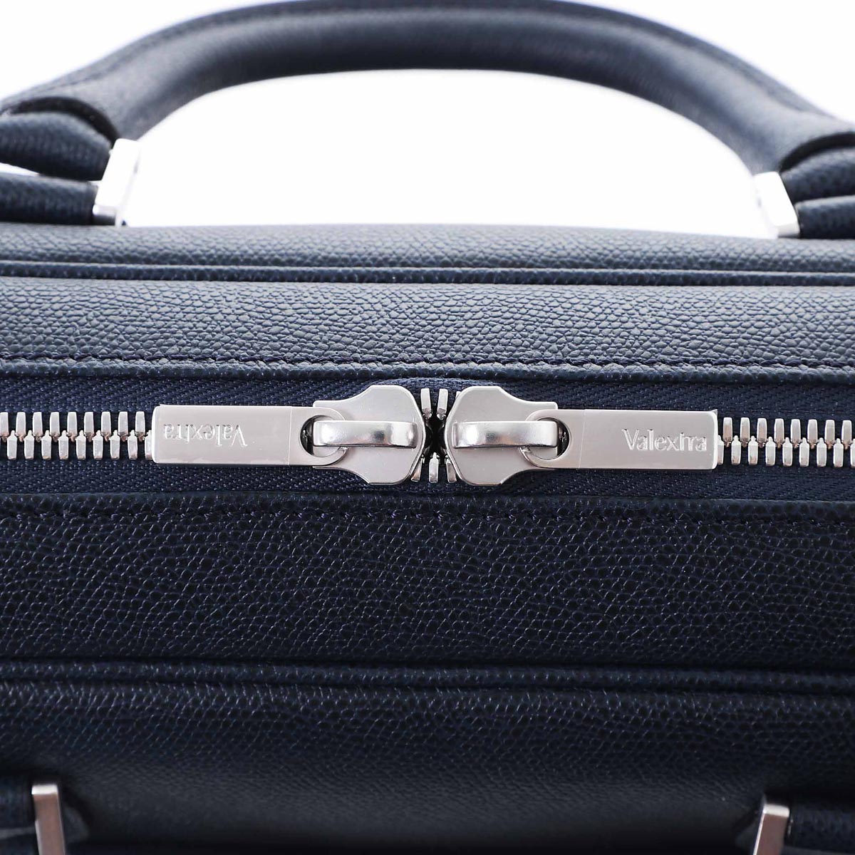 ヴァレクストラ VALEXTRA ビジネスバッグ MBAV0045 028 LRD 99 (V4A45