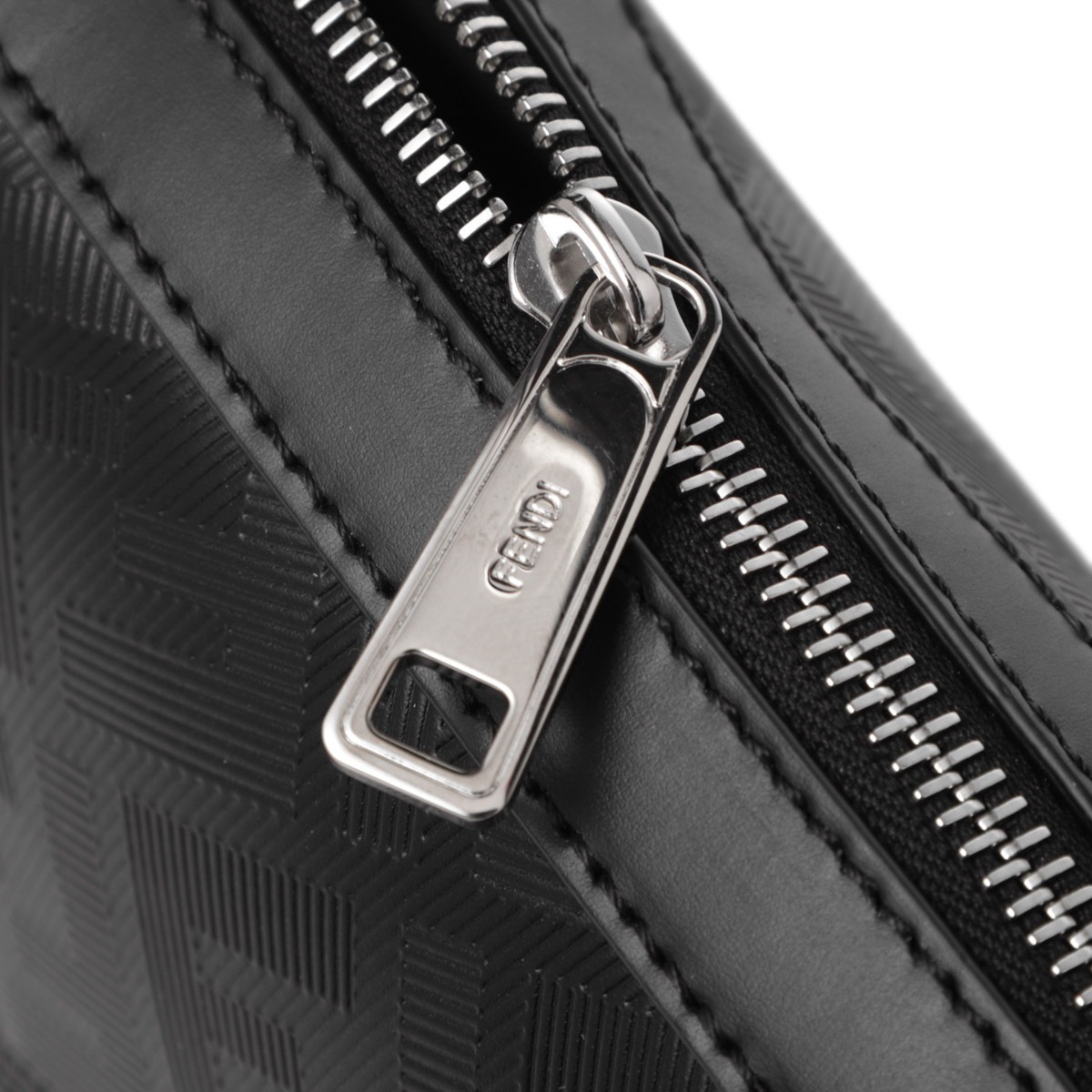FENDI フェンディ ショルダーバッグ/DIAGONAL CAMERA CASE メンズ