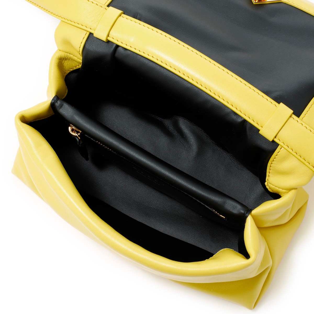 MARNI イエロー 三角形 ショルダーバッグ定価18万円 MARNI イエロー 三角形 ショルダーバッグ定価18万円