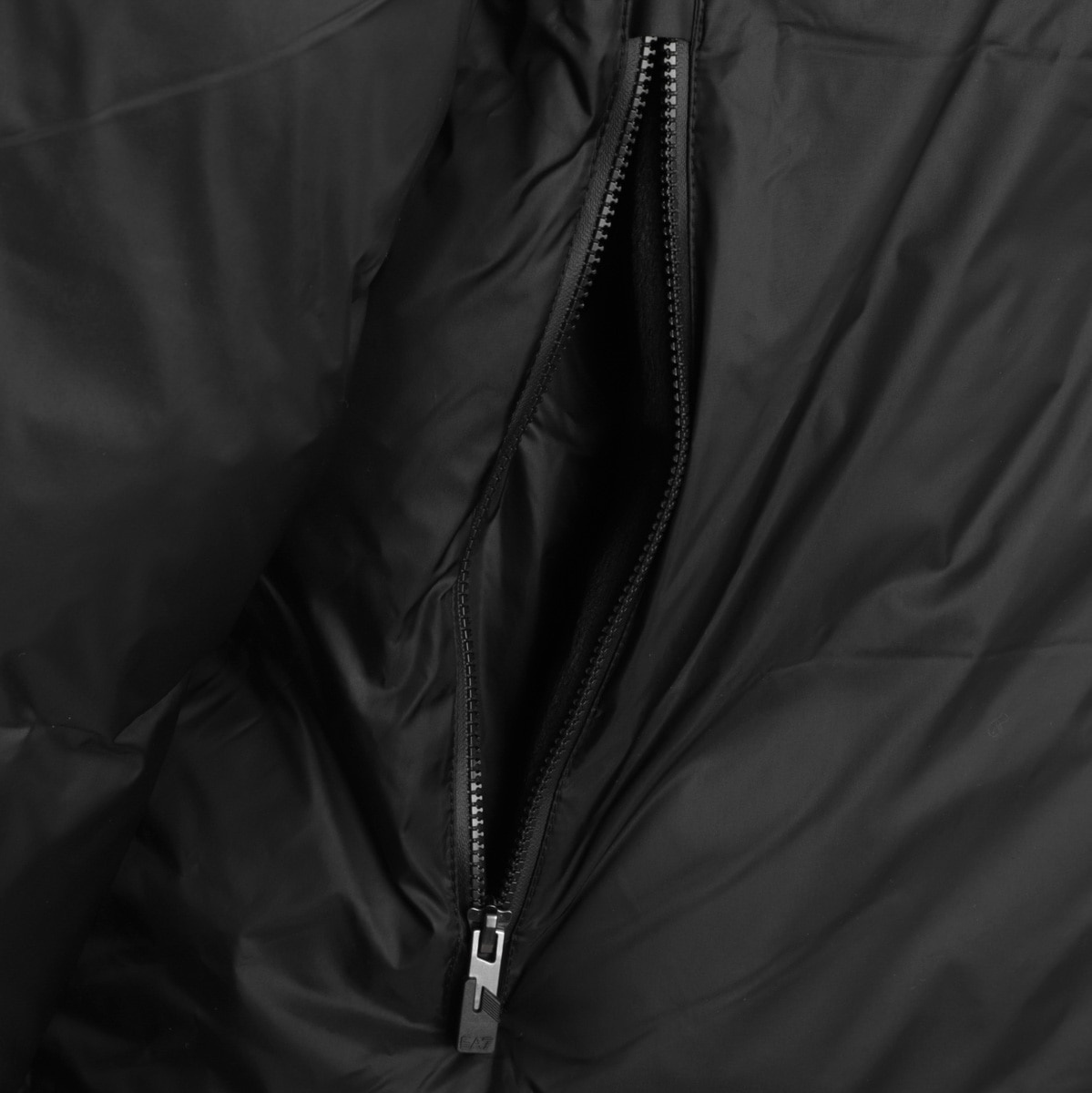 ea7 エンポリオアルマーニ　ブルゾン EA7 EMPORIO ARMANI エンポリオアルマーニ 中綿入り ジップ