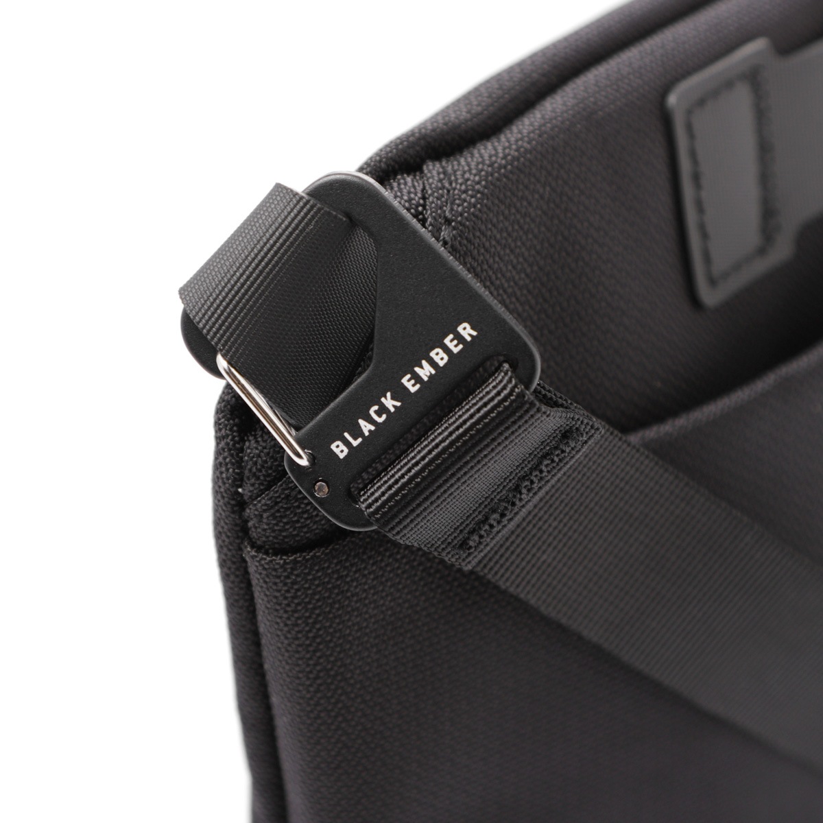 BLACK EMBER ブラックエンバー クロスボディバッグ/サコッシュ/SACOCHE