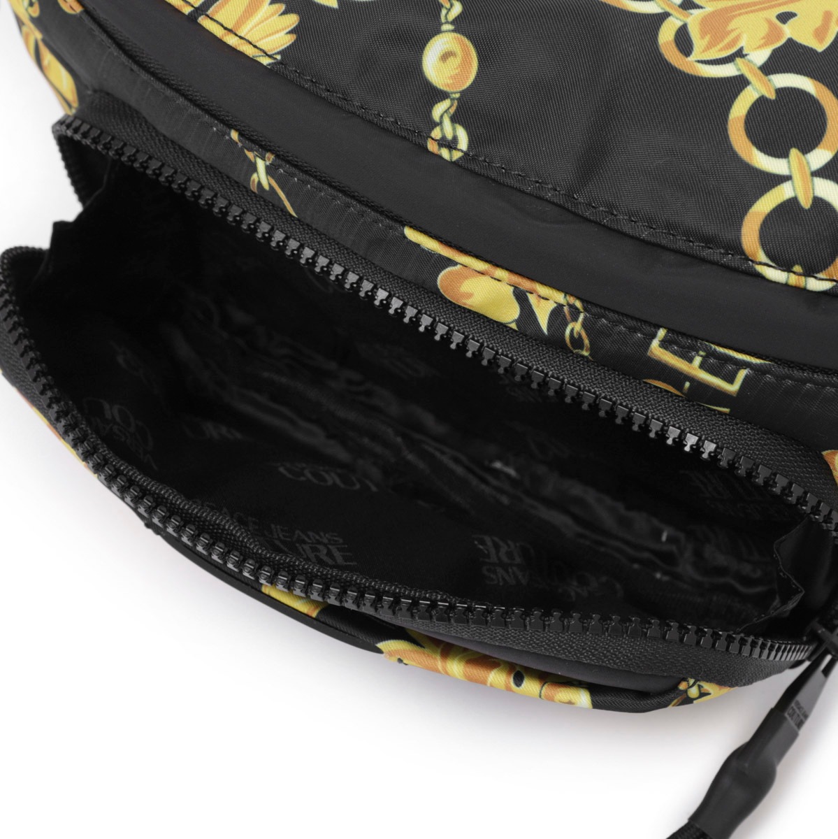 最終！！新品未使用　ヴェルサーチェ　クロスボディバッグ VERSACE メンズ デザイナー クロスボディ & メッセンジャーバッグ