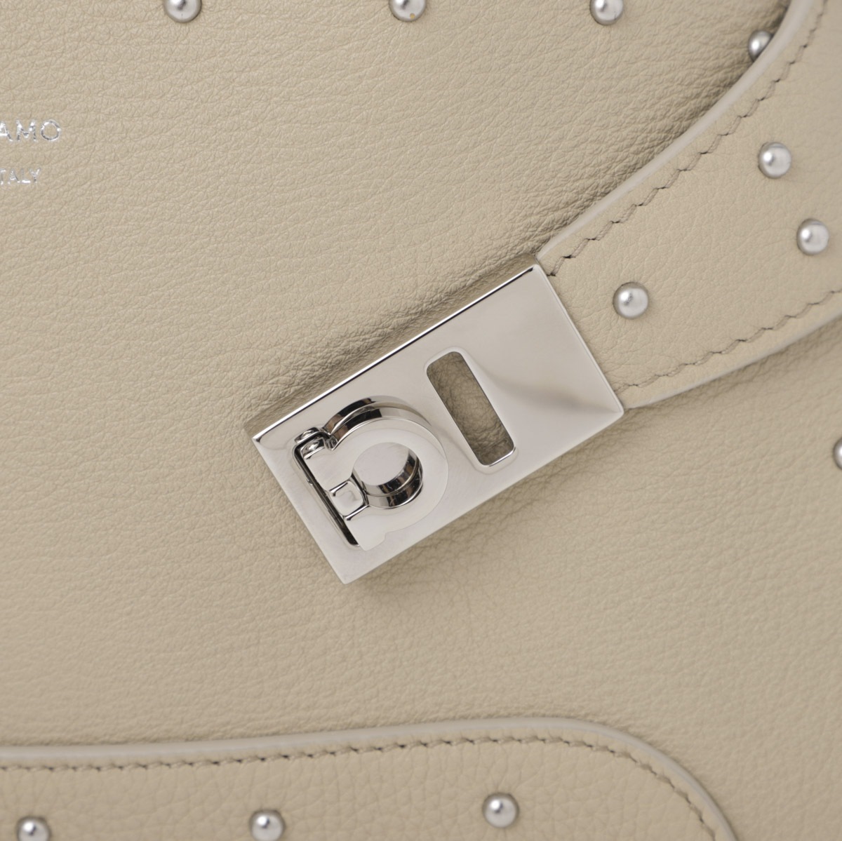 FERRAGAMO フェラガモ ハンドバッグ 2WAY/ショルダーバッグ/HUG MINI レディース