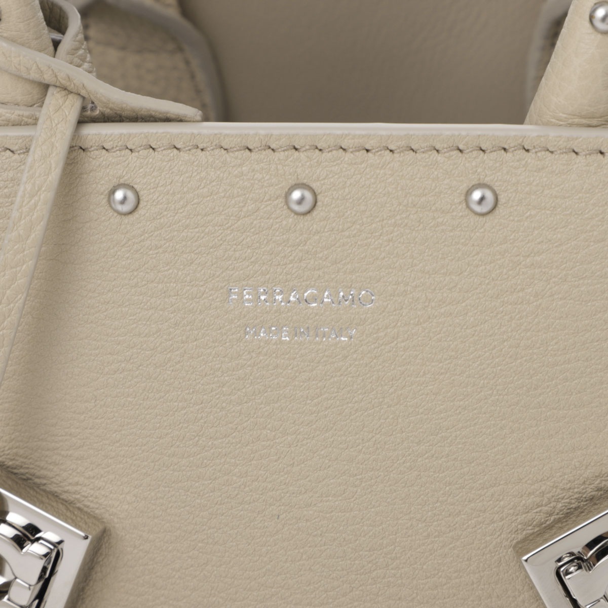 FERRAGAMO フェラガモ ハンドバッグ 2WAY/ショルダーバッグ/HUG MINI レディース