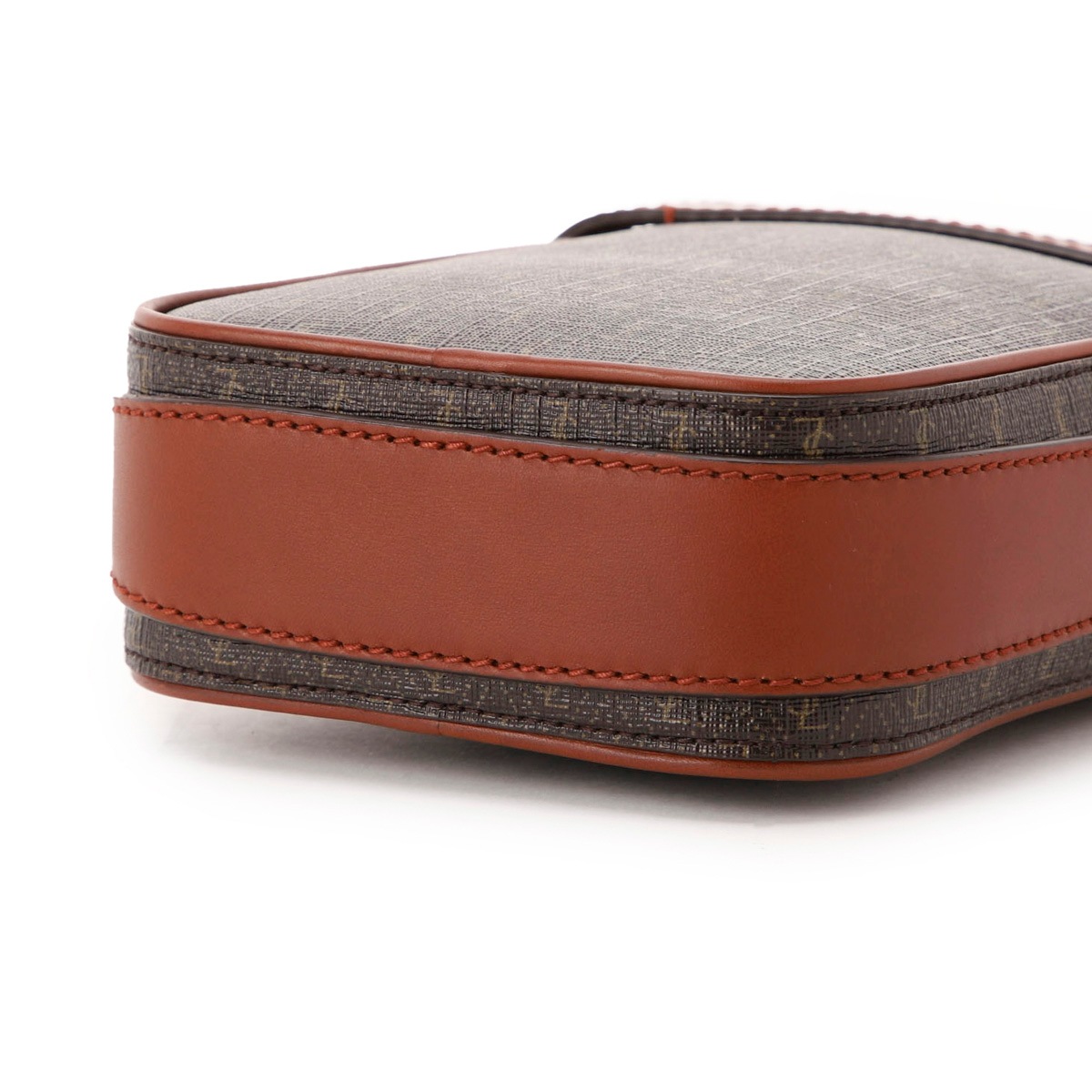 SAINT LAURENT PARIS ボディバッグ オフホワイト メンズ クロスボディバッグ | 斜めがけバッグ | サンローラン | YSL