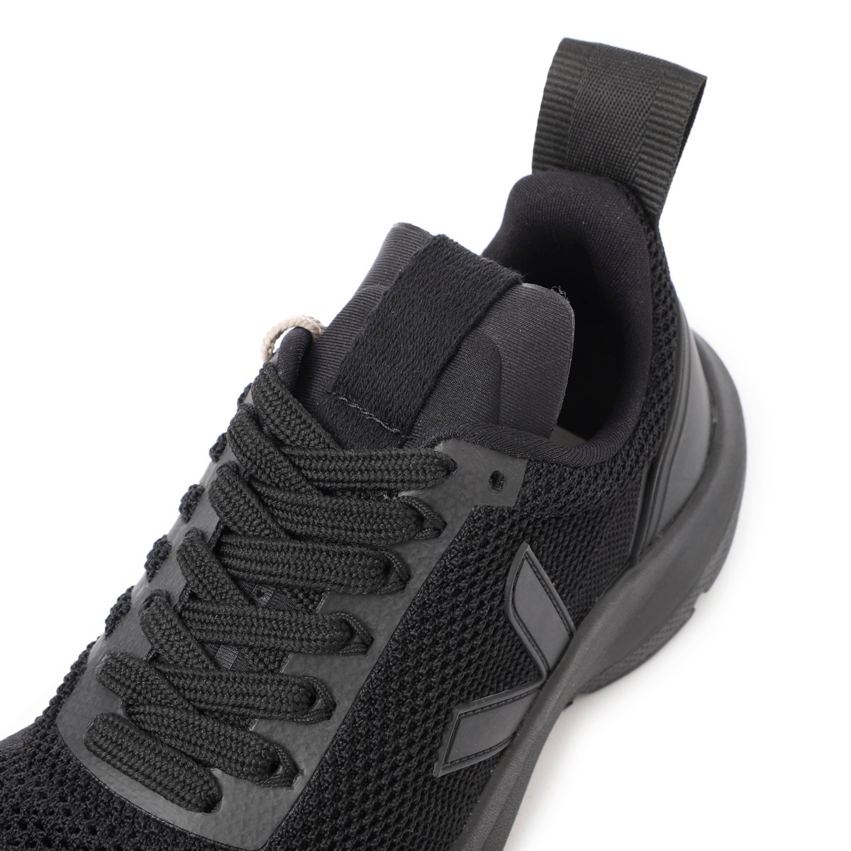 未使用級　VEJA VENTURI スニーカー オールブラック 24.0 V-90【25FW NEW】