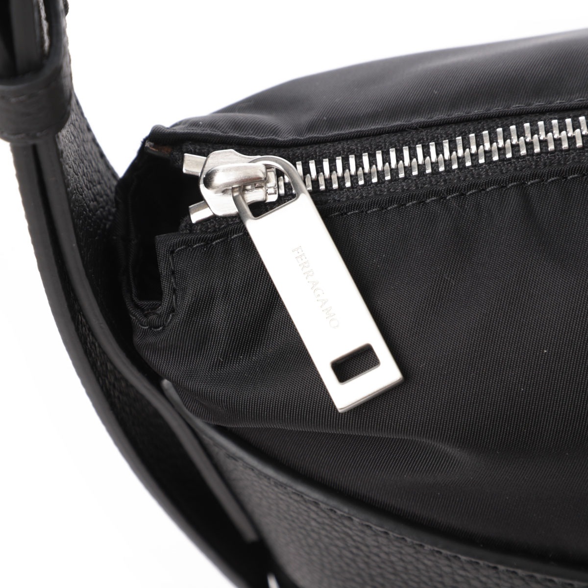 FERRAGAMO フェラガモ ショルダーバッグ メンズ | メンズ
