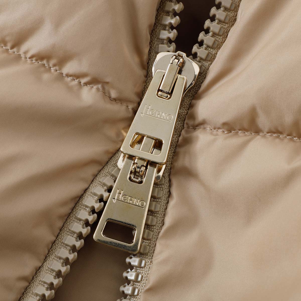 HERNO ヘルノ ロングコート ロゴボタン 大きいサイズ 42 ブラウン HERNO ヘルノ ダウンコート LAMINAR SARTORIAL ENGINEERING GORE