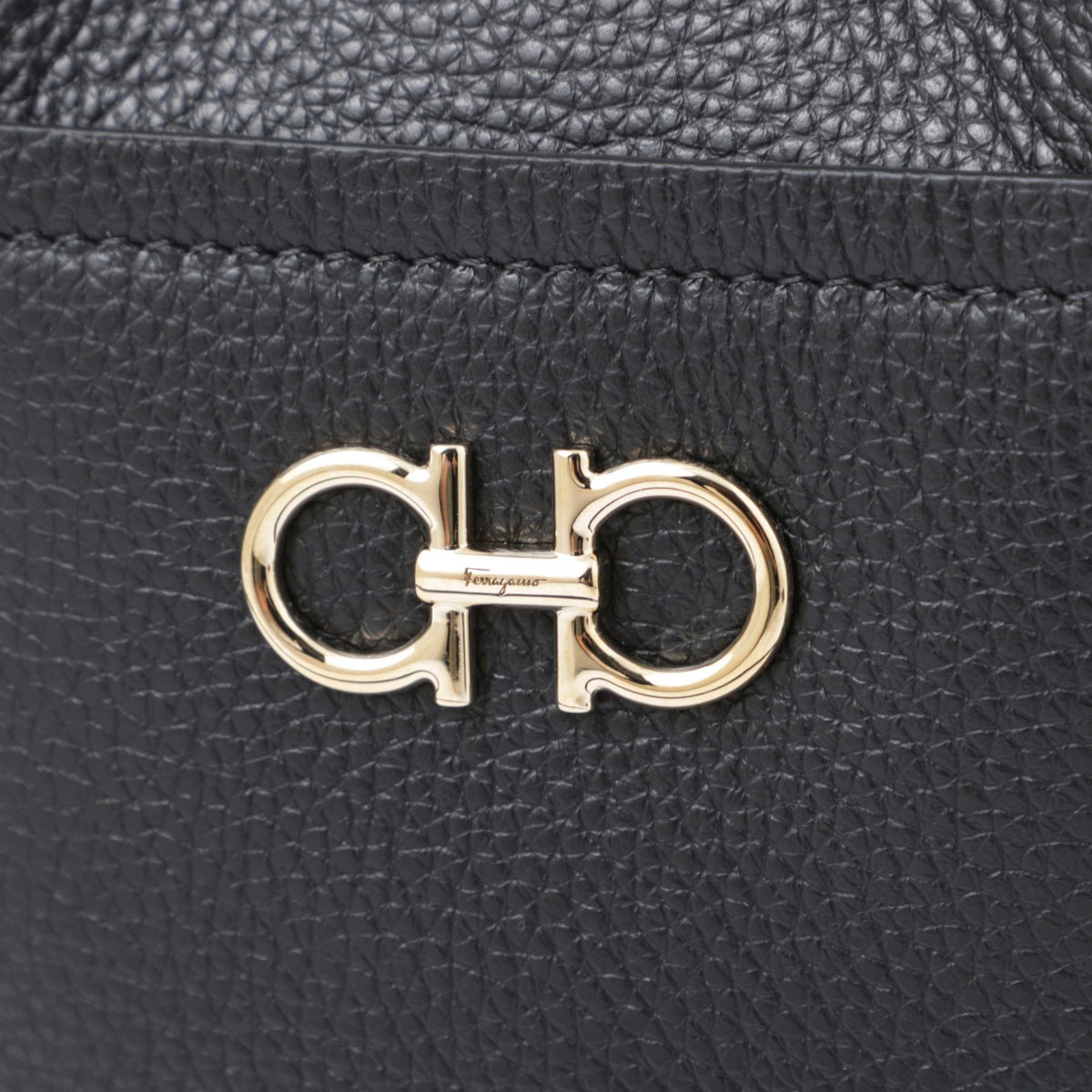 FERRAGAMO (Salvatore Ferragamo) フェラガモ ショルダーバッグ/クロスボディバッグ レディース