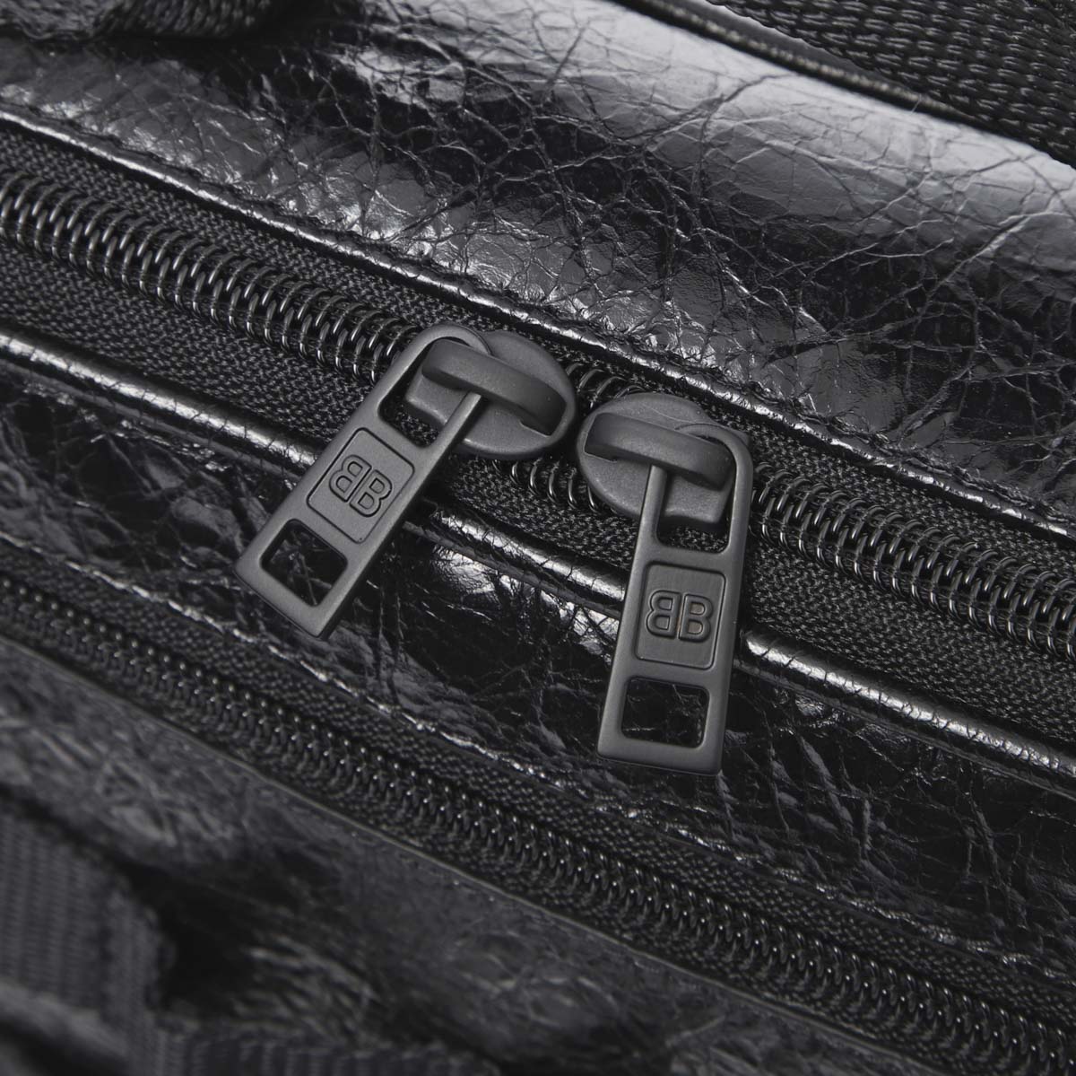 BALENCIAGA バレンシアガ クロスボディバッグ/メッセンジャー