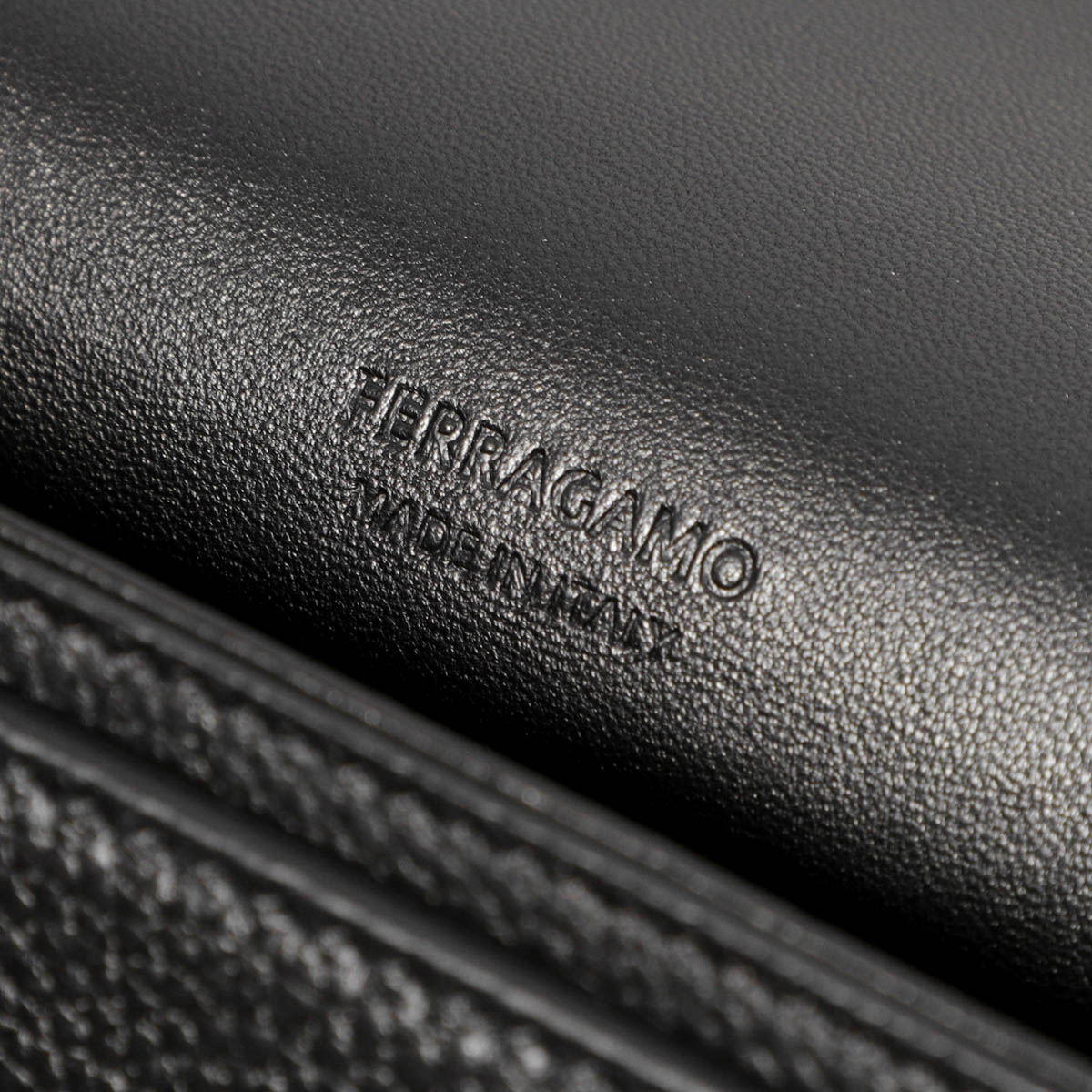 FERRAGAMO フェラガモ ショルダーバッグ/クロスボディバッグ メンズ