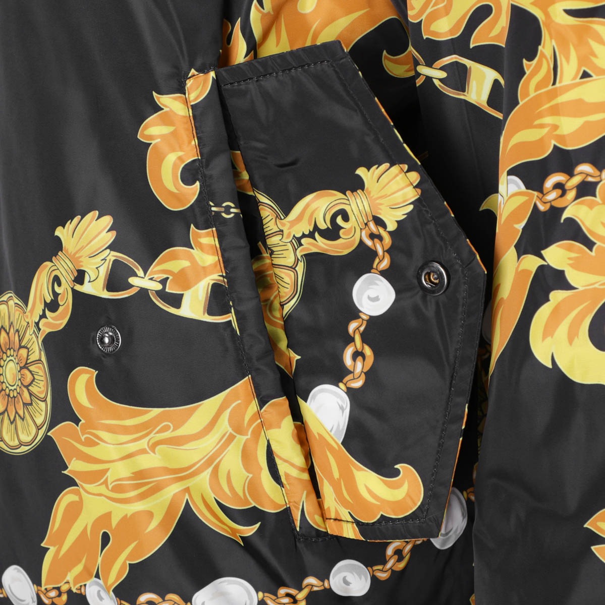 Versaceヴェルサーチ　リバーシブルブルゾン VERSACE/ヴェルサーチ】より総柄リバーシブルブルゾンが買取入荷