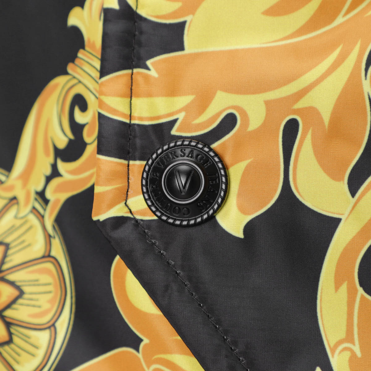 美品 VERSACE メデューサ バロック柄 リバーシブル ブルゾン 楽天市場】ヴェルサーチ リバーシブルの通販