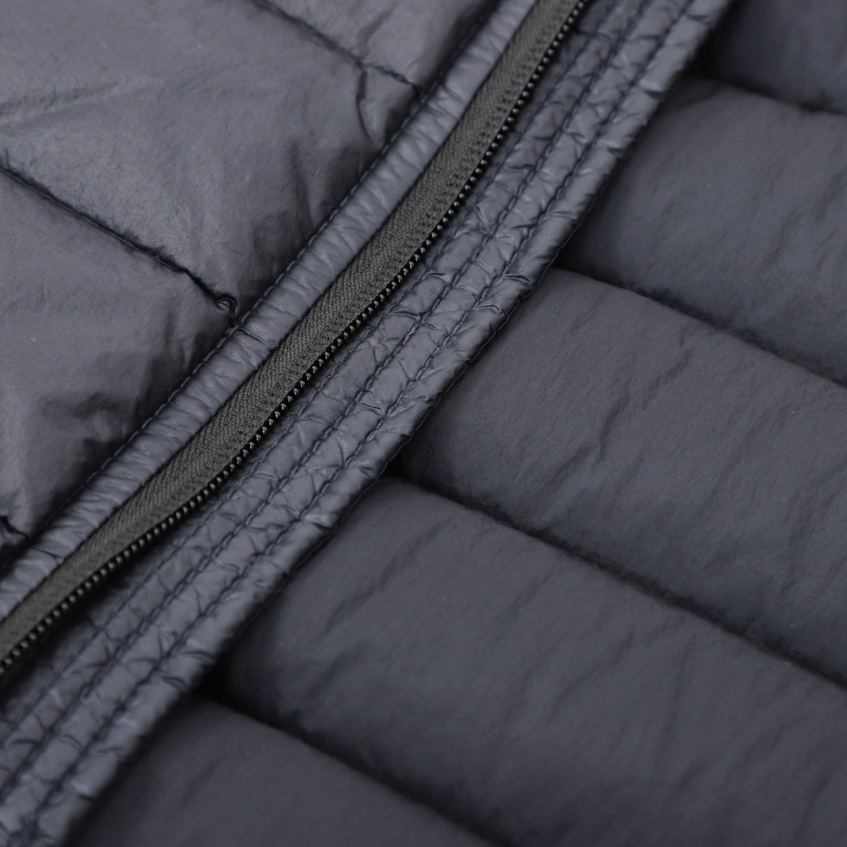 STONE ISLAND ストーンアイランド ダウンジャケット/42424 LOOM WOVEN CHAMBERS R-NYLON DOWN-TC メンズ