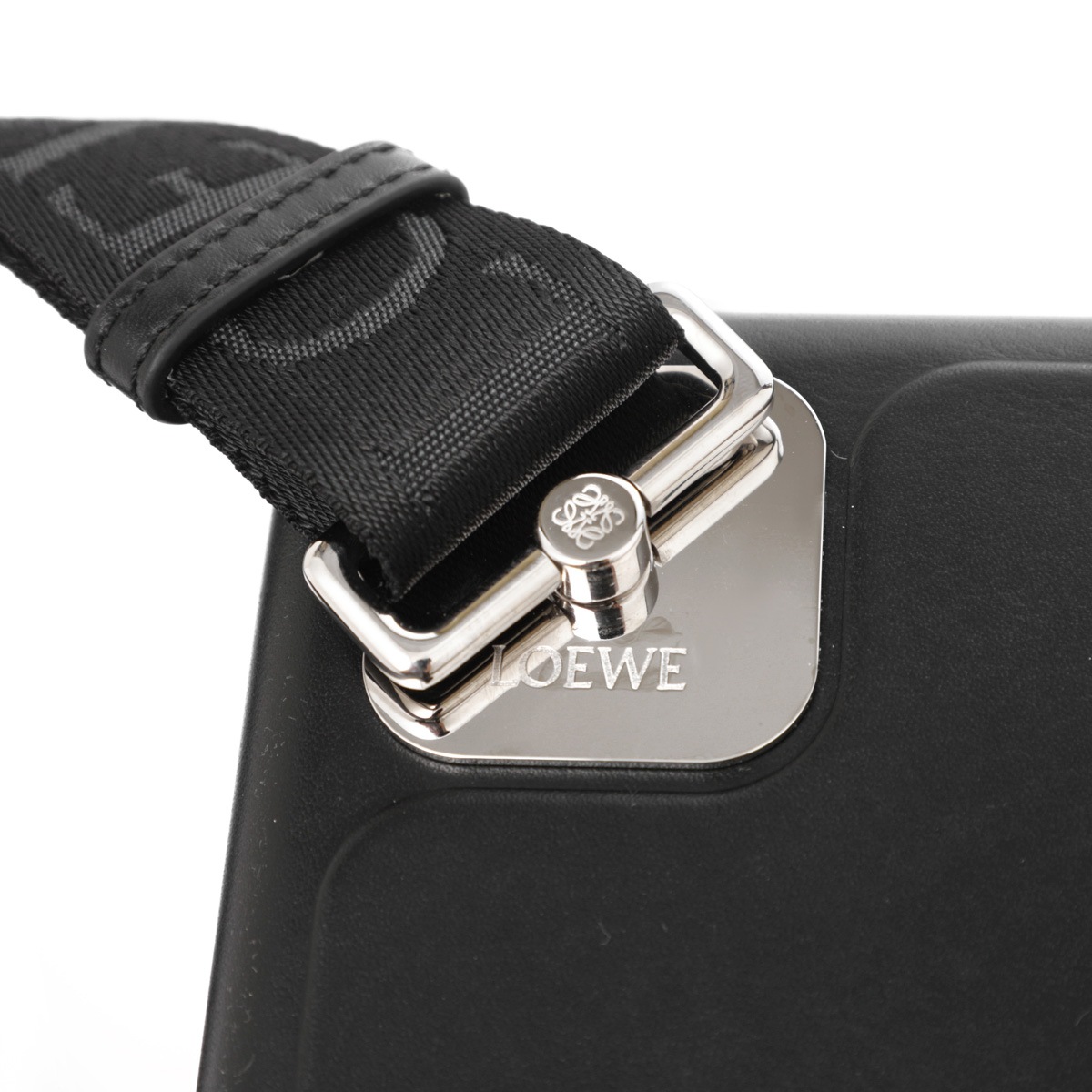 LOEWE モールデッド　スリング　クロスボディバッグ LOEWE（ロエベ） ボディバッグ MOLDED SLING モールデッド スリング
