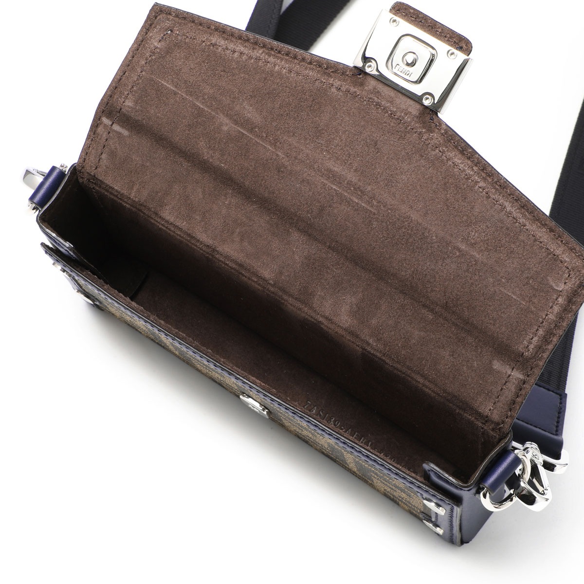 FENDI フェンディ フォンケース/BAGUETTE SOFT TRUNK PHONE POUCH 