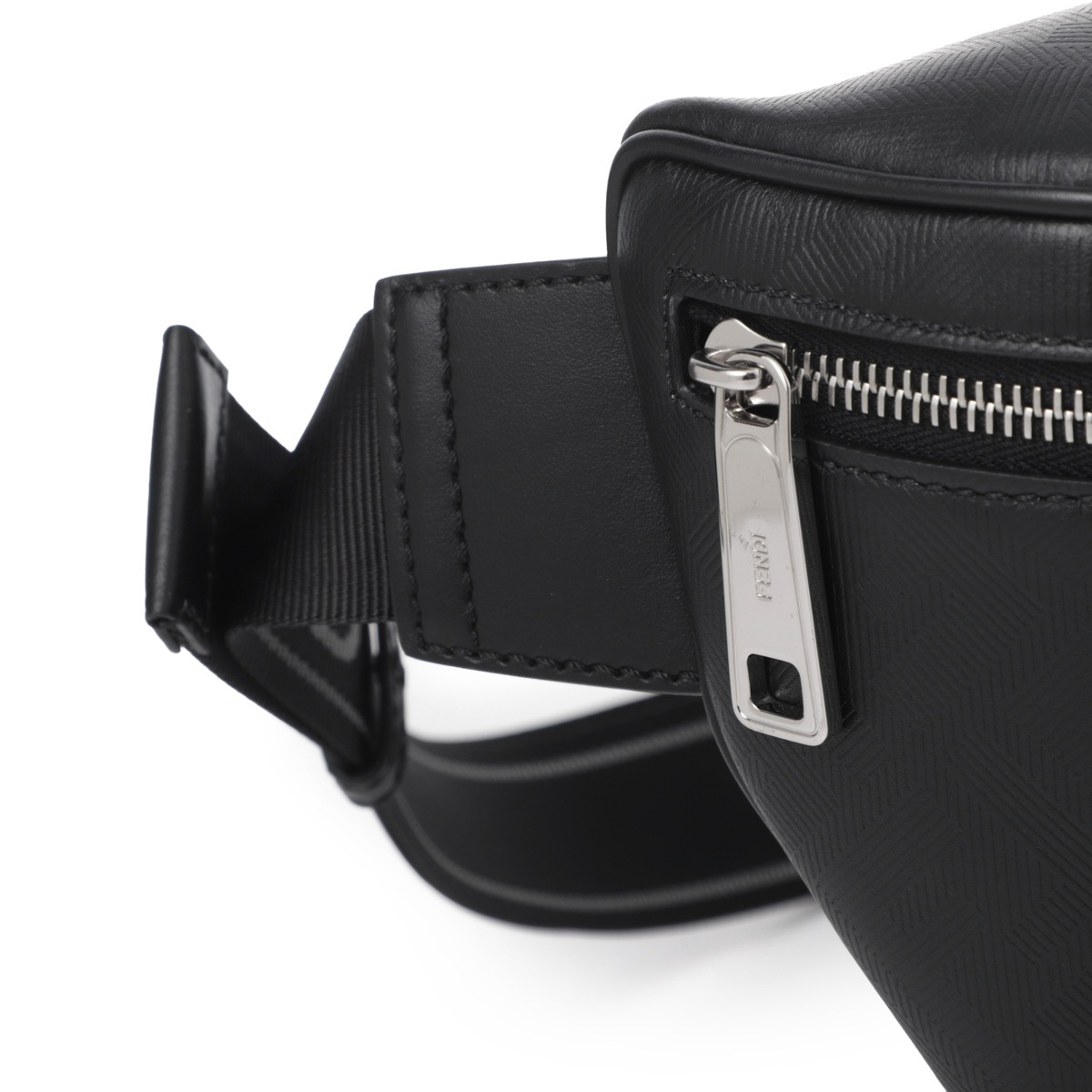 【訳アリ特価】FENDI フェンディ ボディバッグ メンズ 訳アリ特価】FENDI フェンディ ボディバッグ メンズ