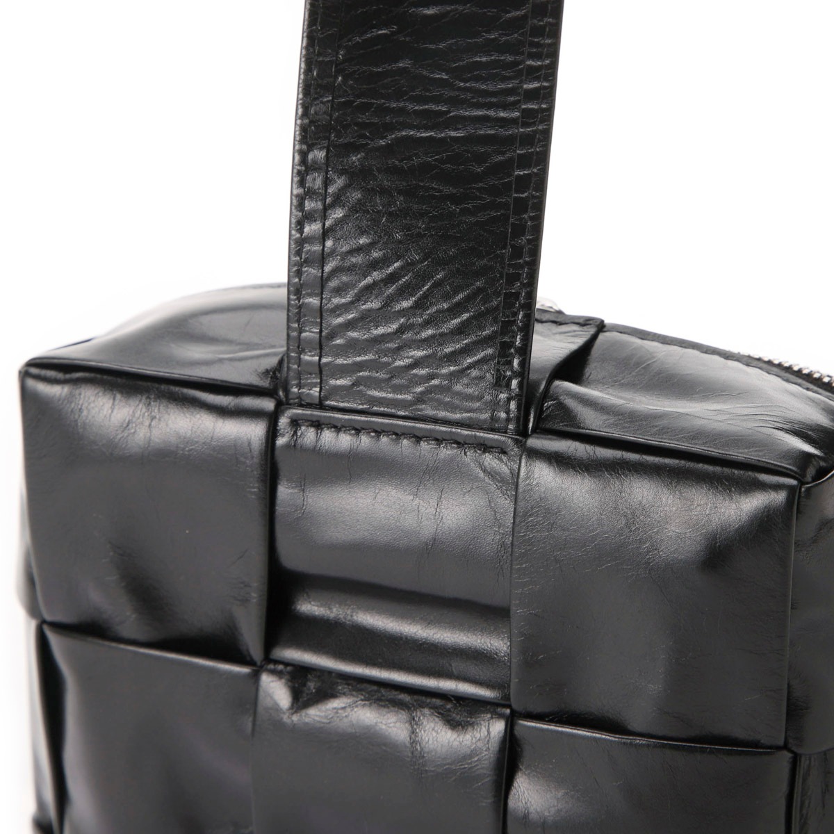 ボッテガ・ヴェネタ ショルダーバッグ メンズ 新しい年！「ボッテガ・ヴェネタ」で手に入れたい、2023年最初の