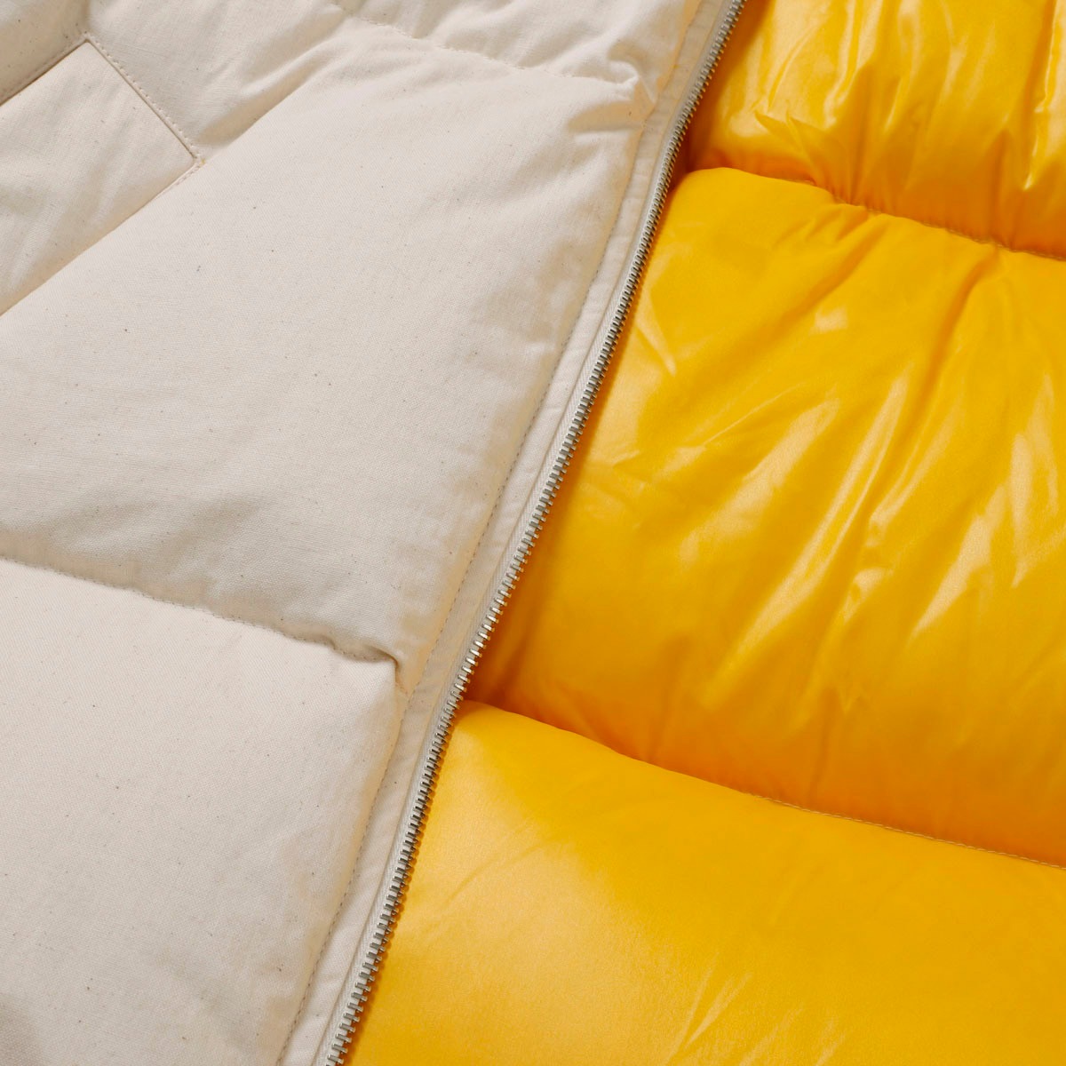 モンクレール白い陶器製の鳥の彫刻 モンクレール白い陶器製の鳥の彫刻 モンクレール白い陶器製の鳥