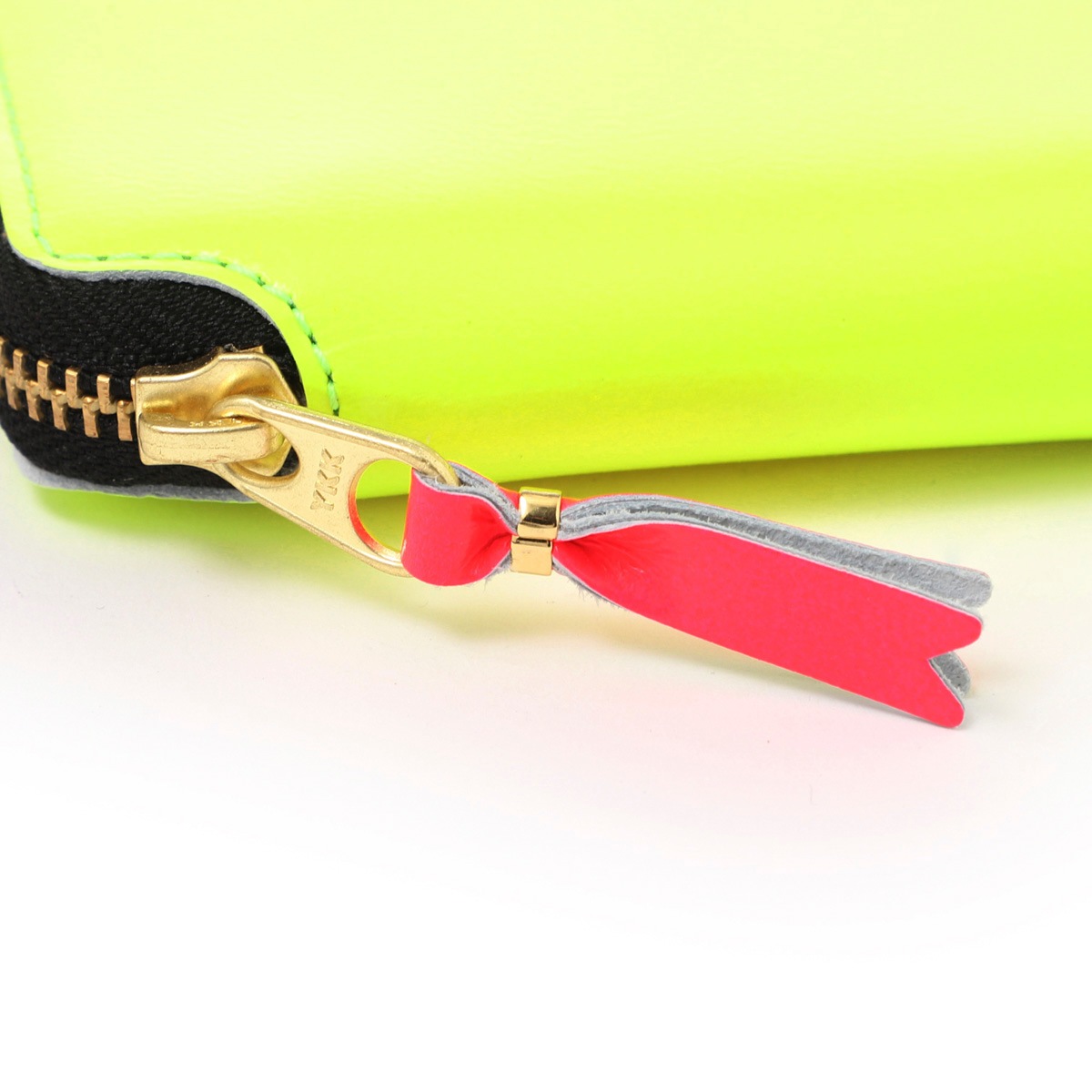 COMME des GARCONS コム デ ギャルソン 2つ折り財布 小銭入れ付き/SUPERFLUO