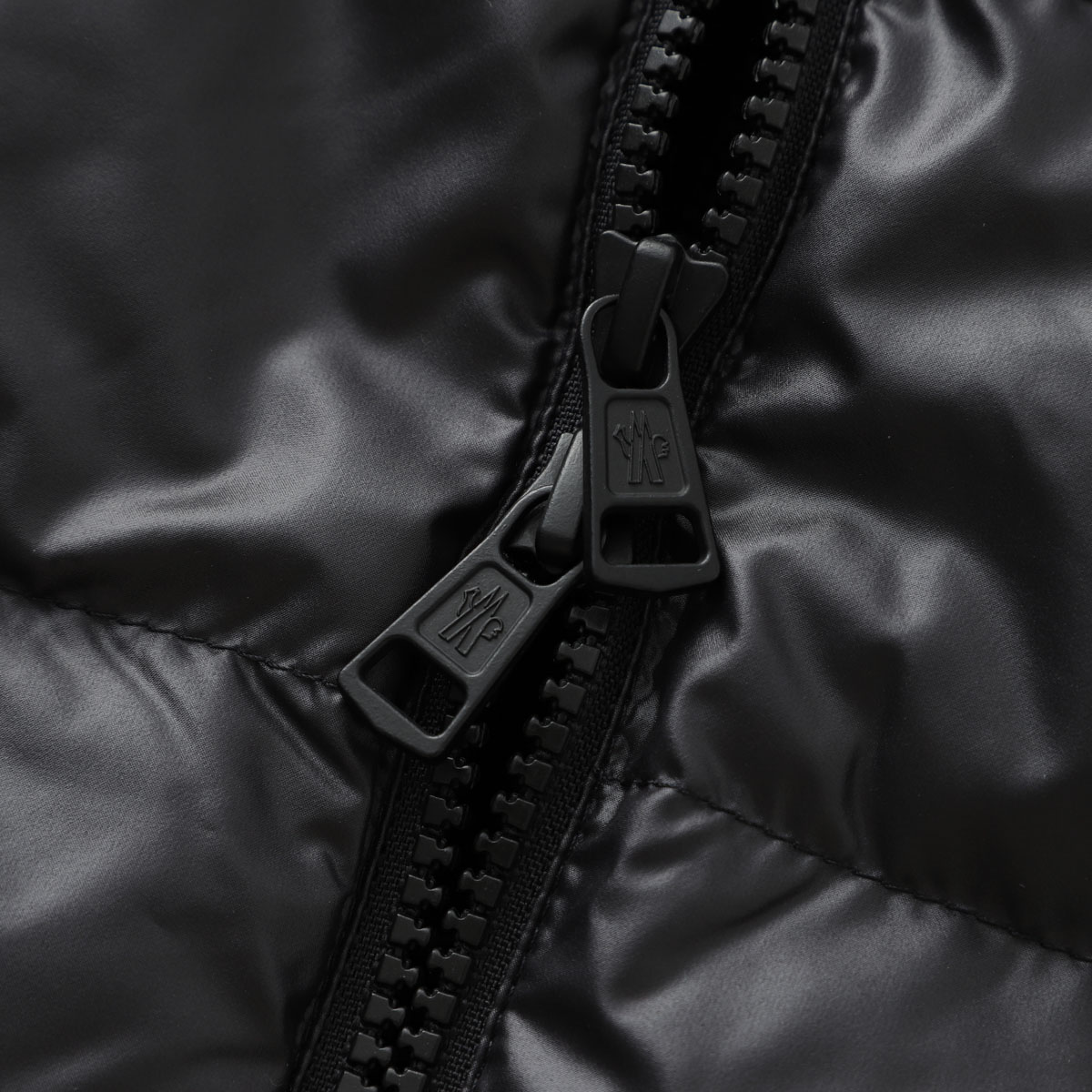 Moncler 新作　ジップパーカー　インターロック ジップカーディガン Moncler 新作 ジップパーカー インターロック ジップカーディガン