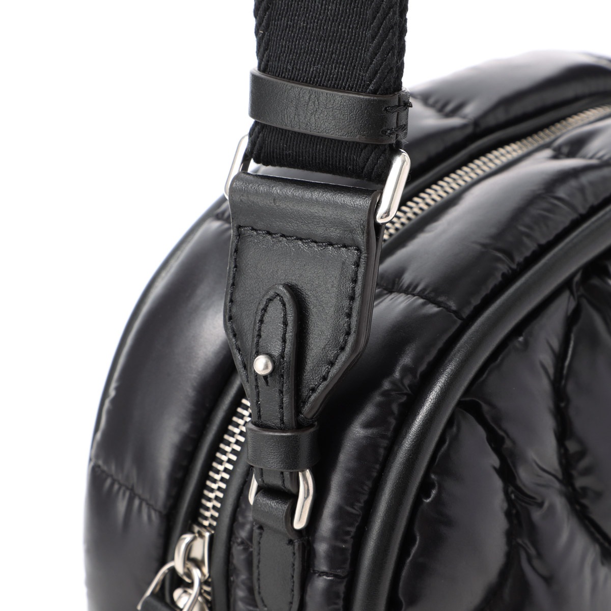 モンクレール Delilahクロスボディーバッグ 黒 楽天市場】MONCLER モンクレール DELILAH CROSS BODY BAG クロス