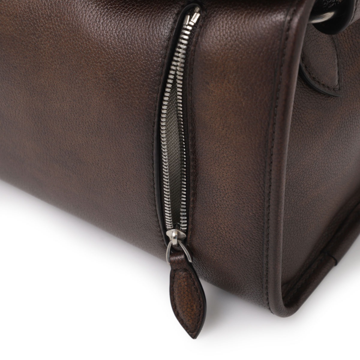 ベルルッティ　メッセンジャーバッグ　茶 ベルルッティ メッセンジャーバッグ 茶 ベルルッティ メッセンジャー