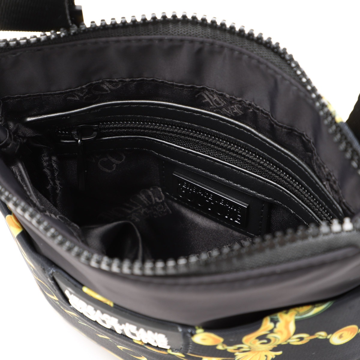 VERSACE ショルダーバッグ ヴェルサーチェ タグ バッグ（ショルダーバッグ）｜VERSACE