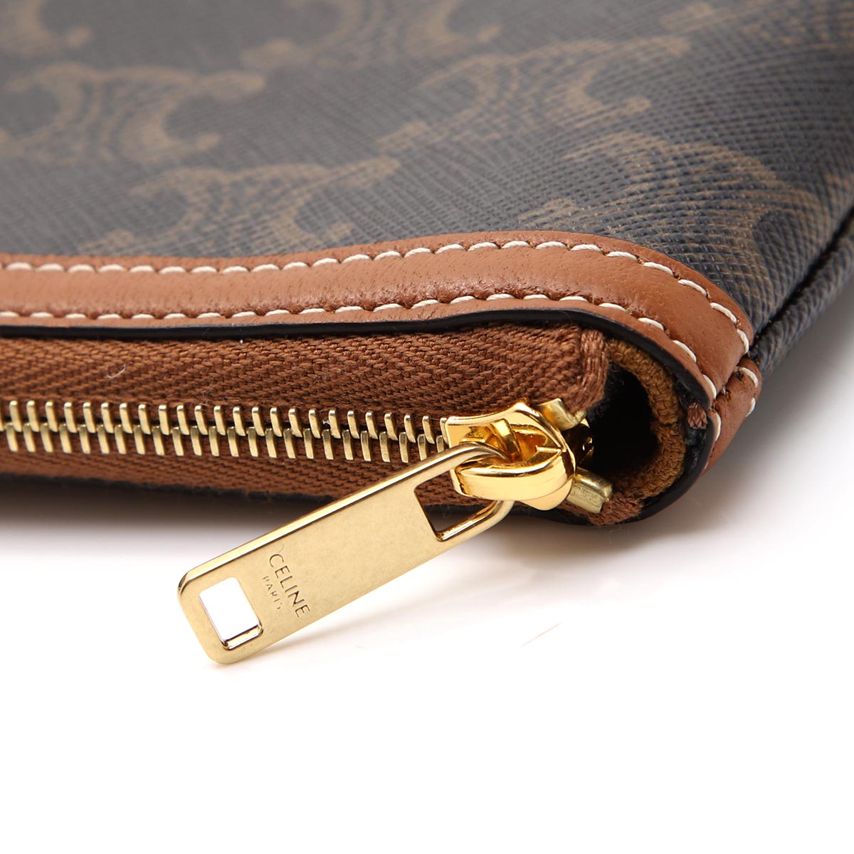 CELINE ロゴパターン レザーポーチ CELINE】セリーヌ ロゴ ストラップ付きスモールポーチ (CELINE