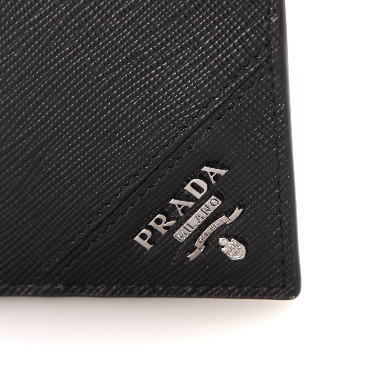 【PRADA】 SAFFIANO MBTAL二つ折り財布 ブラック PRADA プラダ 2つ折り財布/SAFFIANO METAL メンズ | メンズ