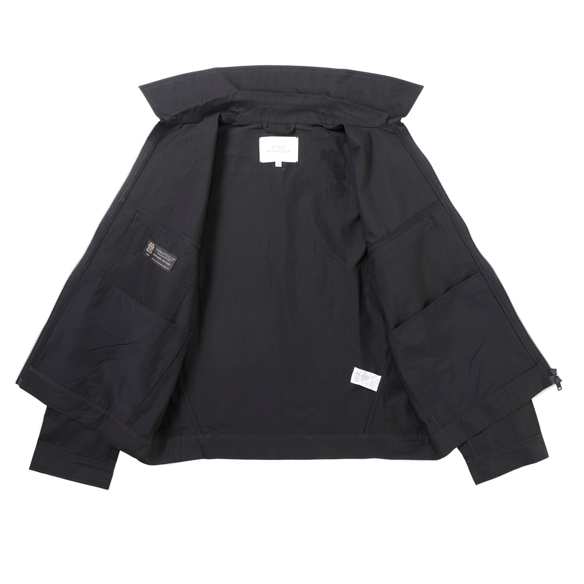 【STUDIO NICHOLSON】ナイロン FLUX ジャケット Studio Nicholsonのブラック Rick ジャケットがセール中