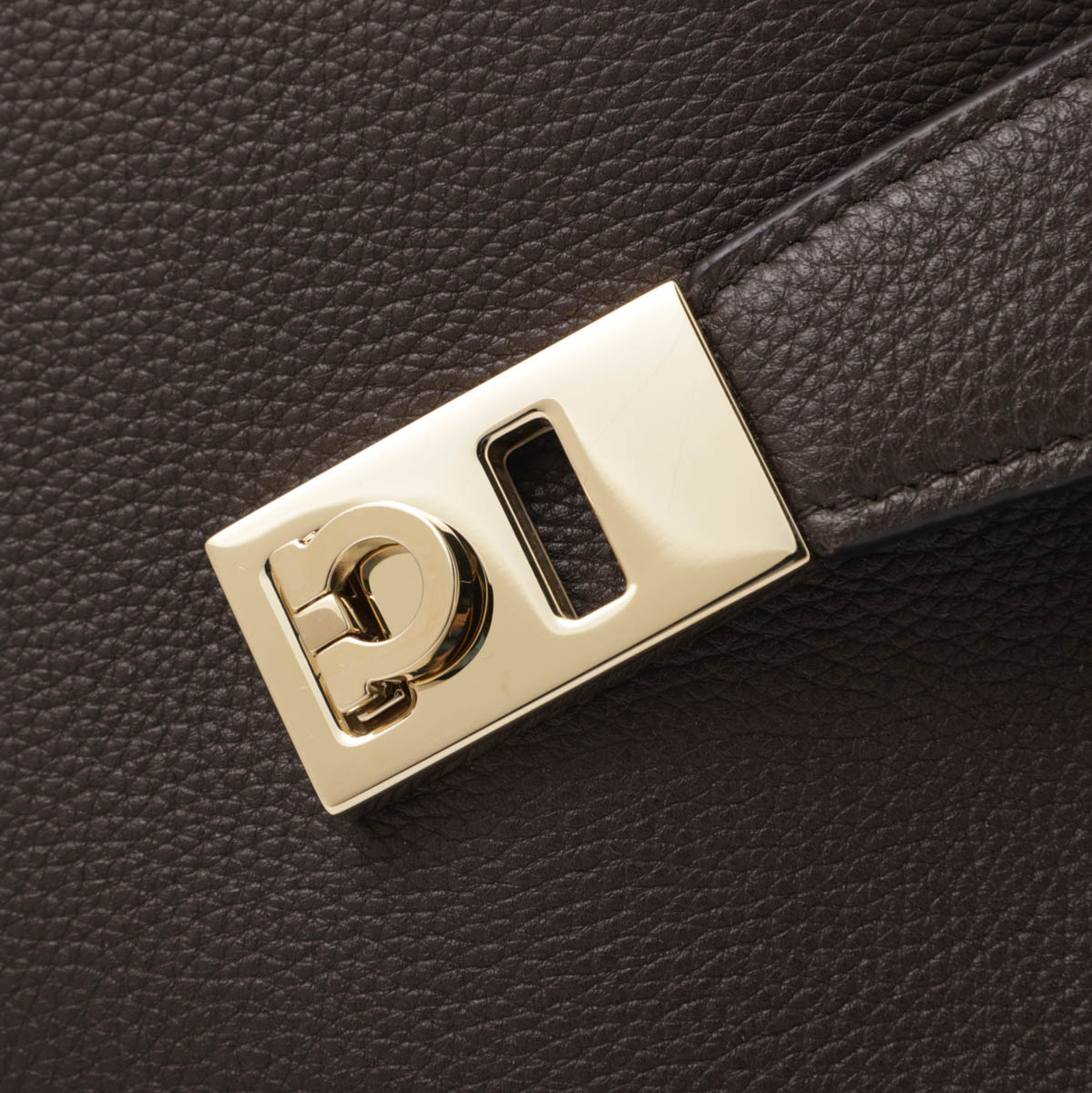 FERRAGAMO フェラガモ ハンドバッグ 2WAY/ショルダーバッグ/HUG LARGE レディース