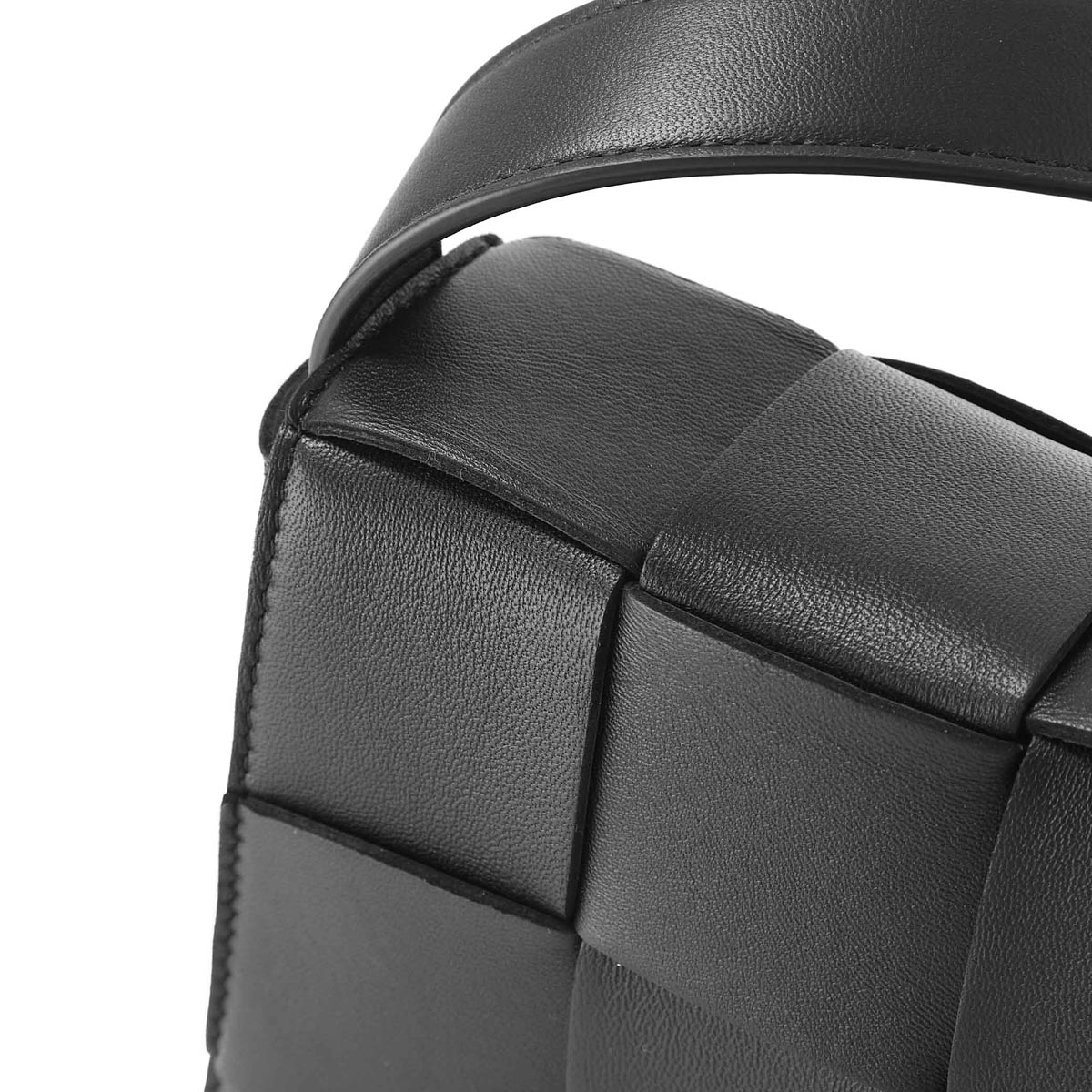 BOTTEGA VENETA ボッテガヴェネタ ショルダーバッグ/クロスボディバッグ/CASSETTE NAPPA レディース