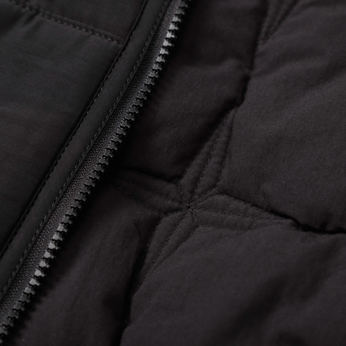 アウトレット】STONE ISLAND ストーンアイランド 中綿入り ジップ