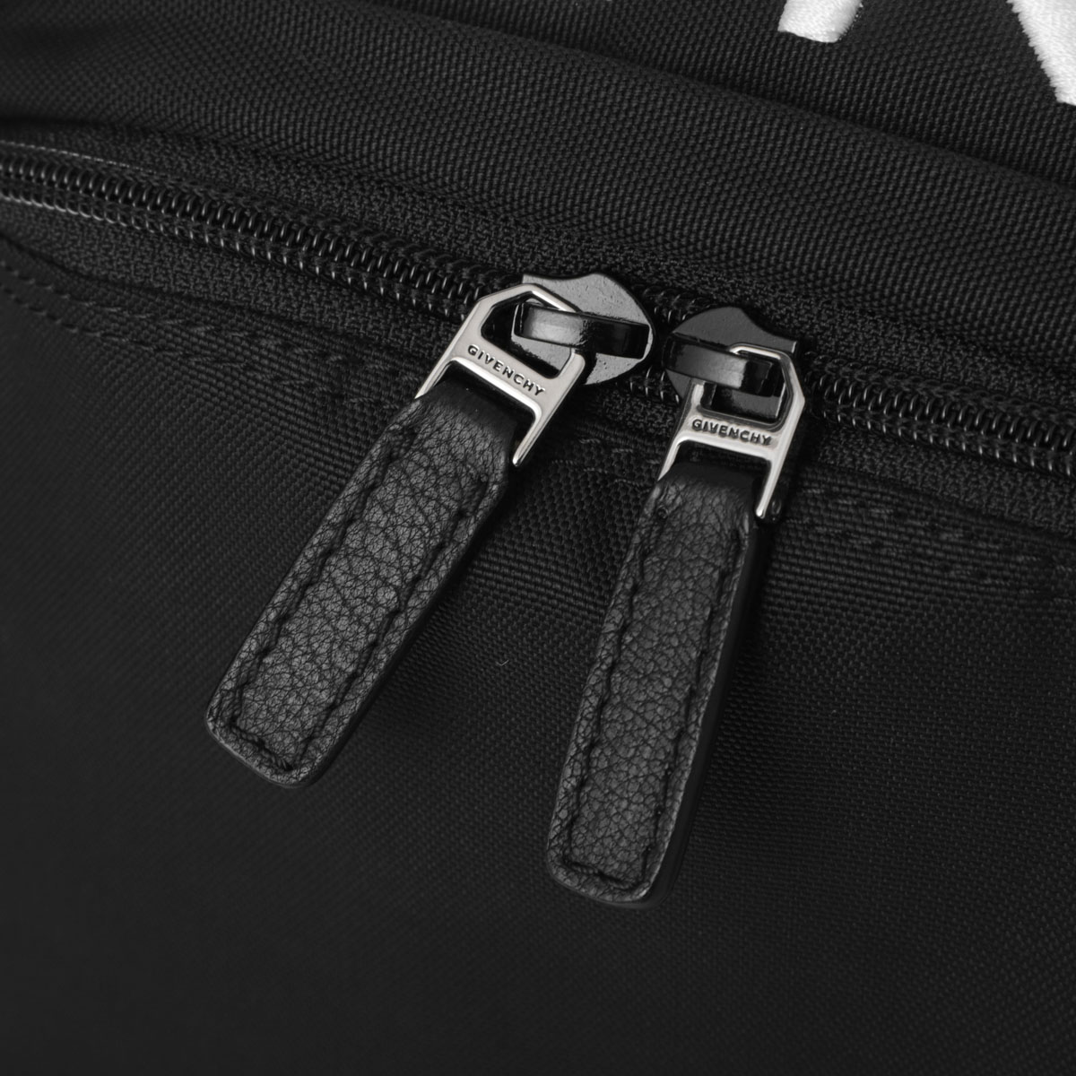 GIVENCHY ジバンシー リュック/バックパック/ESSENTIAL U メンズ