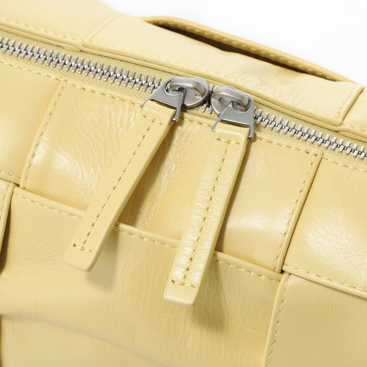 BOTTEGA VENETA ボッテガヴェネタ クロスボディバッグ/カメラバッグ/ARCO CAMERA BAG メンズ