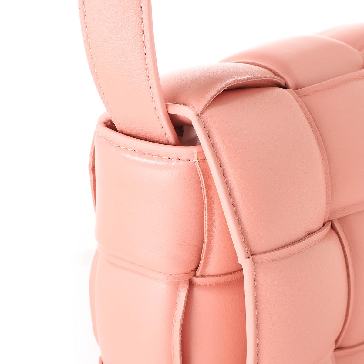 BOTTEGA VENETA ボッテガヴェネタ ショルダーバッグ/クロスボディバッグ/PADDED CASSETTE パデッド カセット レディース