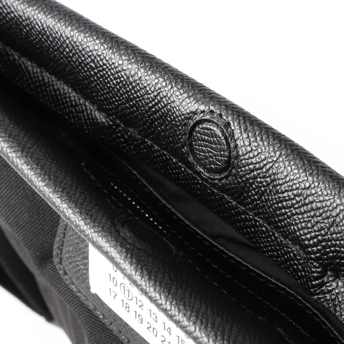 i*n様 MAISON MARGIELA ホワイト チェック柄 ボディバッグ Maison Margiela メゾンマルジェラ クロスボディバッグ/GLAM